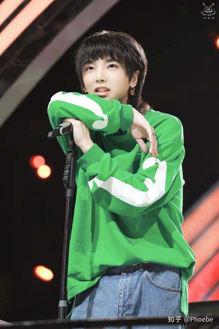 有哪些好看的华晨宇照片无水印的