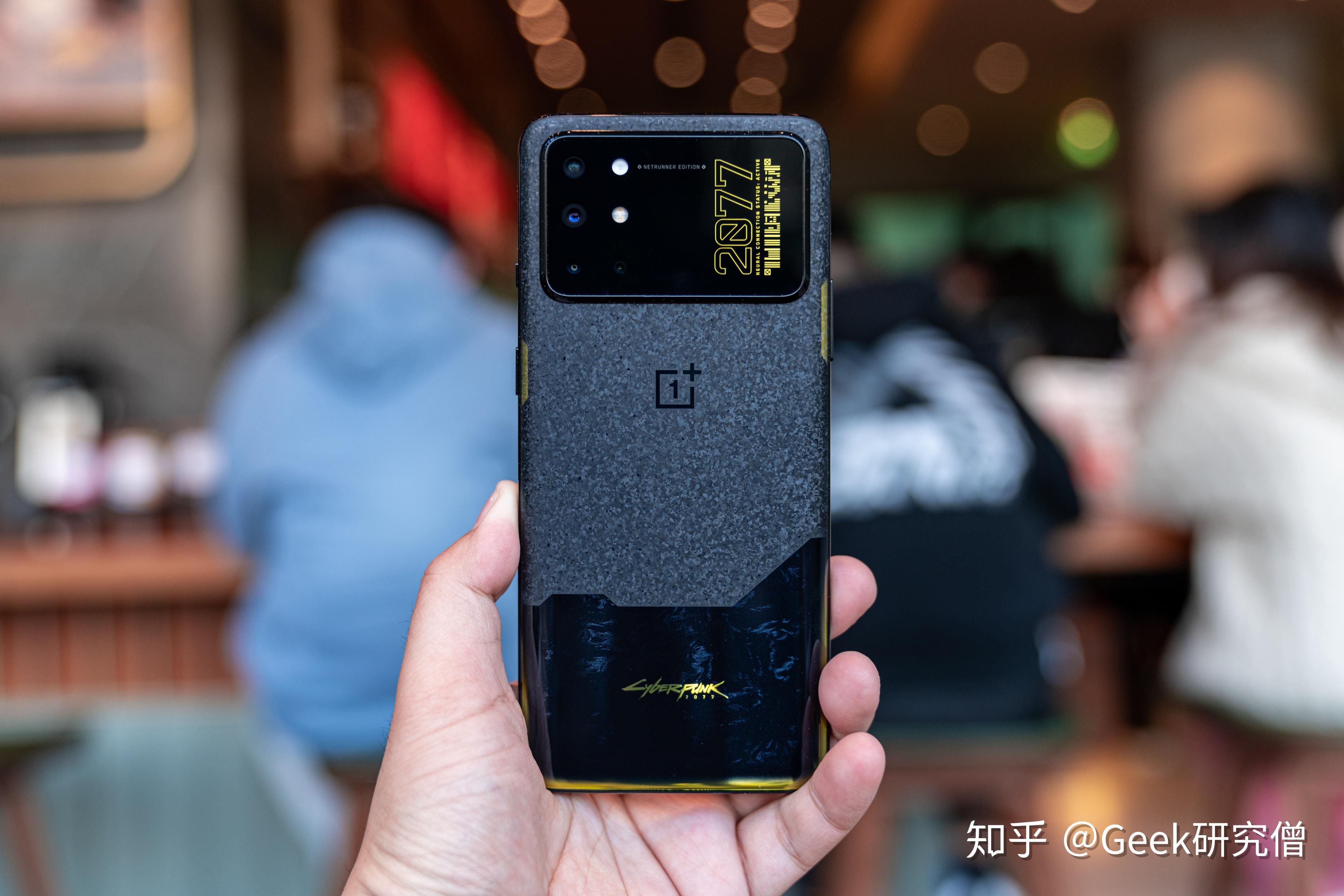 来自2077年的手机一加8t赛博朋克限定版cdpr深度合作定制细节诚意满满