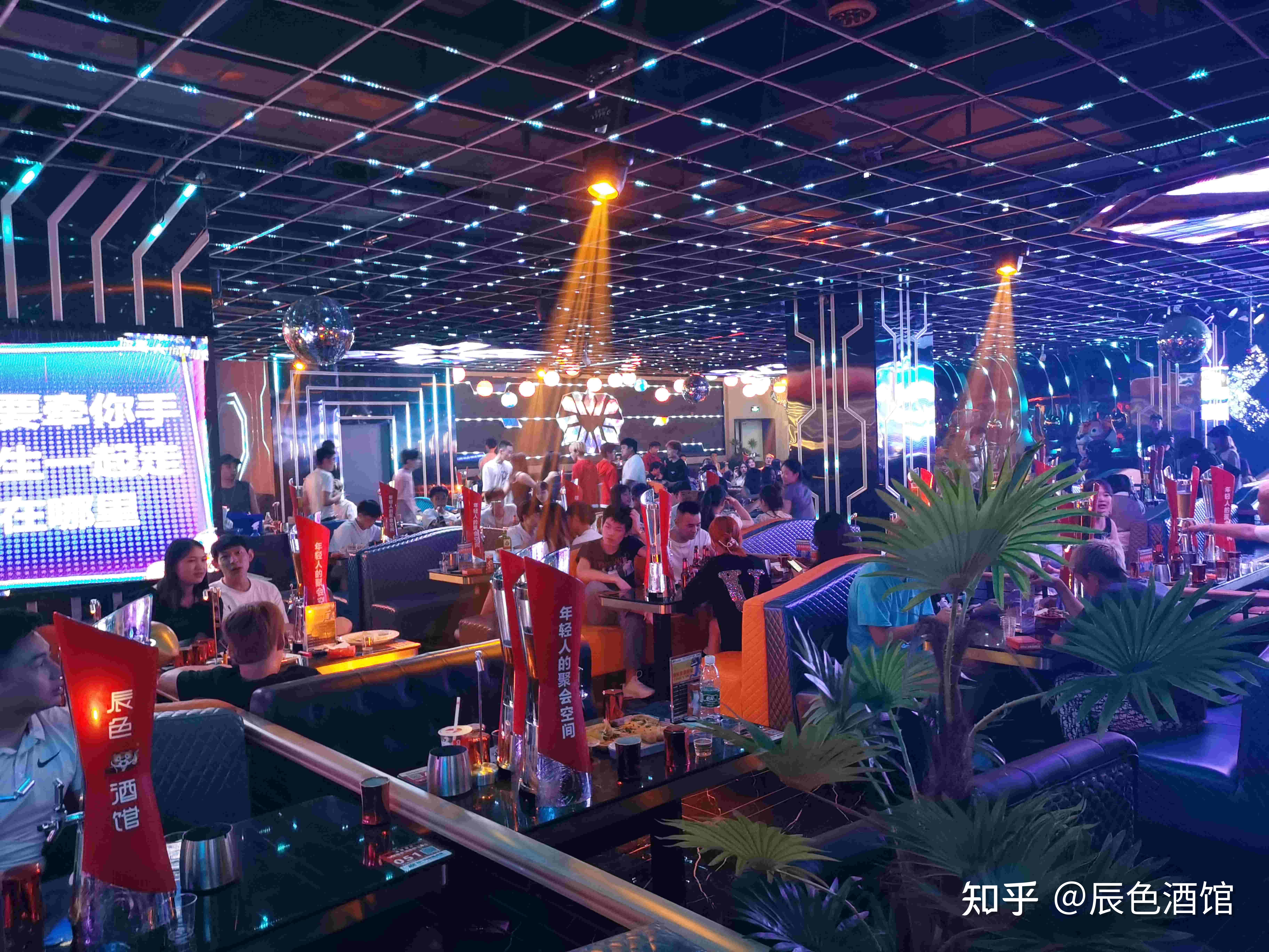 辰色酒馆街道口店武汉人的夜生活开始的地方