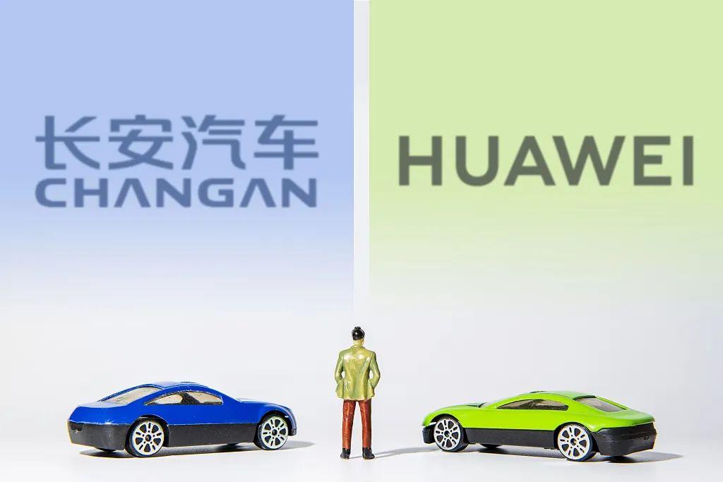 华为又搞大事拉上长安攒新局智驾汽车要普及了