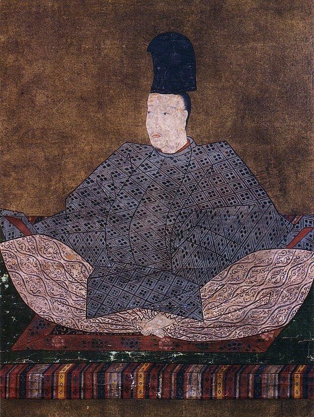 为什么古代日本天皇的肖像画中天皇都是盘腿而坐而不是正坐