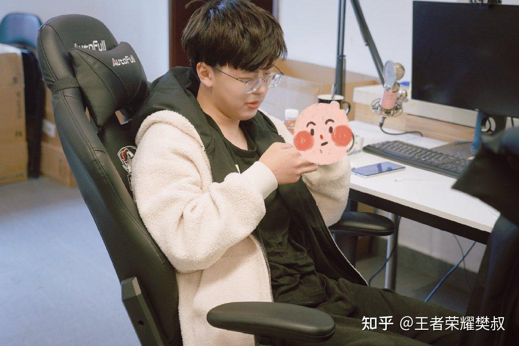 kplqg老板下场暗示fly不上场的原因只有一个