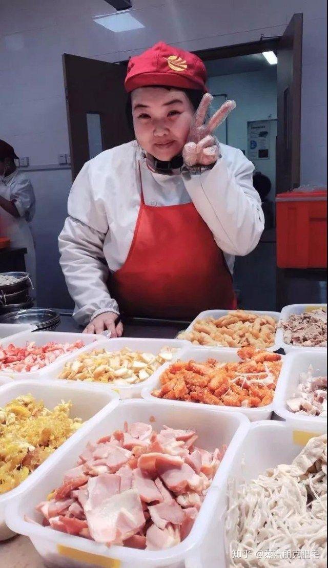 如何评价你们食堂的打菜阿姨大叔
