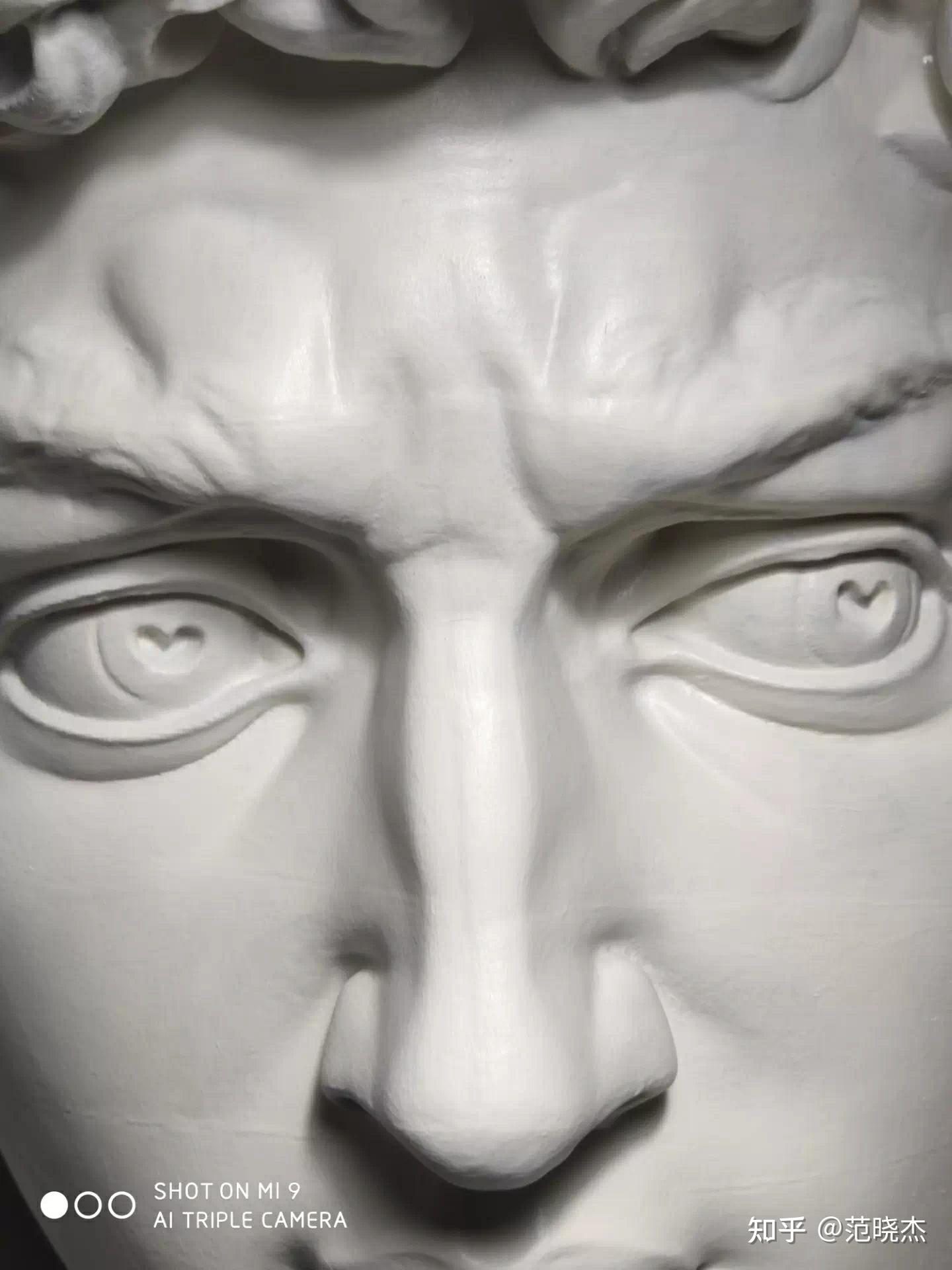 石膏像大卫眼睛怎么这么大呀米开朗基罗用夸张的方法刻出来大卫石膏像