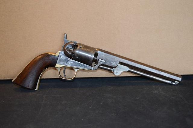 柯尔特武器制造公司早期的拳头产品m1851海军型转轮手枪