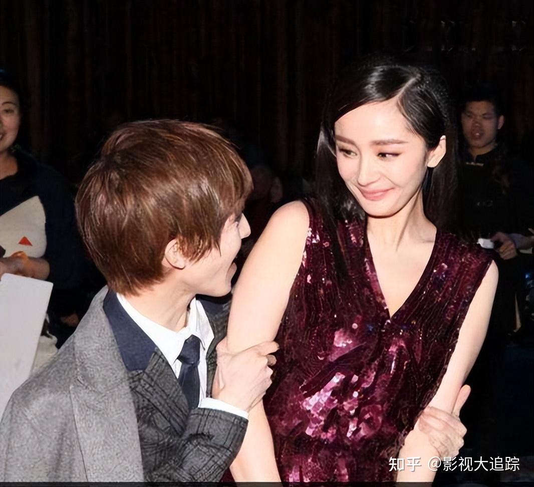 杨幂能给郭敬明公共场合摸胸,重要节日一起过,感觉应该是真朋友,为啥