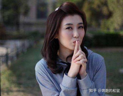 央视最有气质美女主持曾因胸围惹争议今成电话大王的儿媳妇