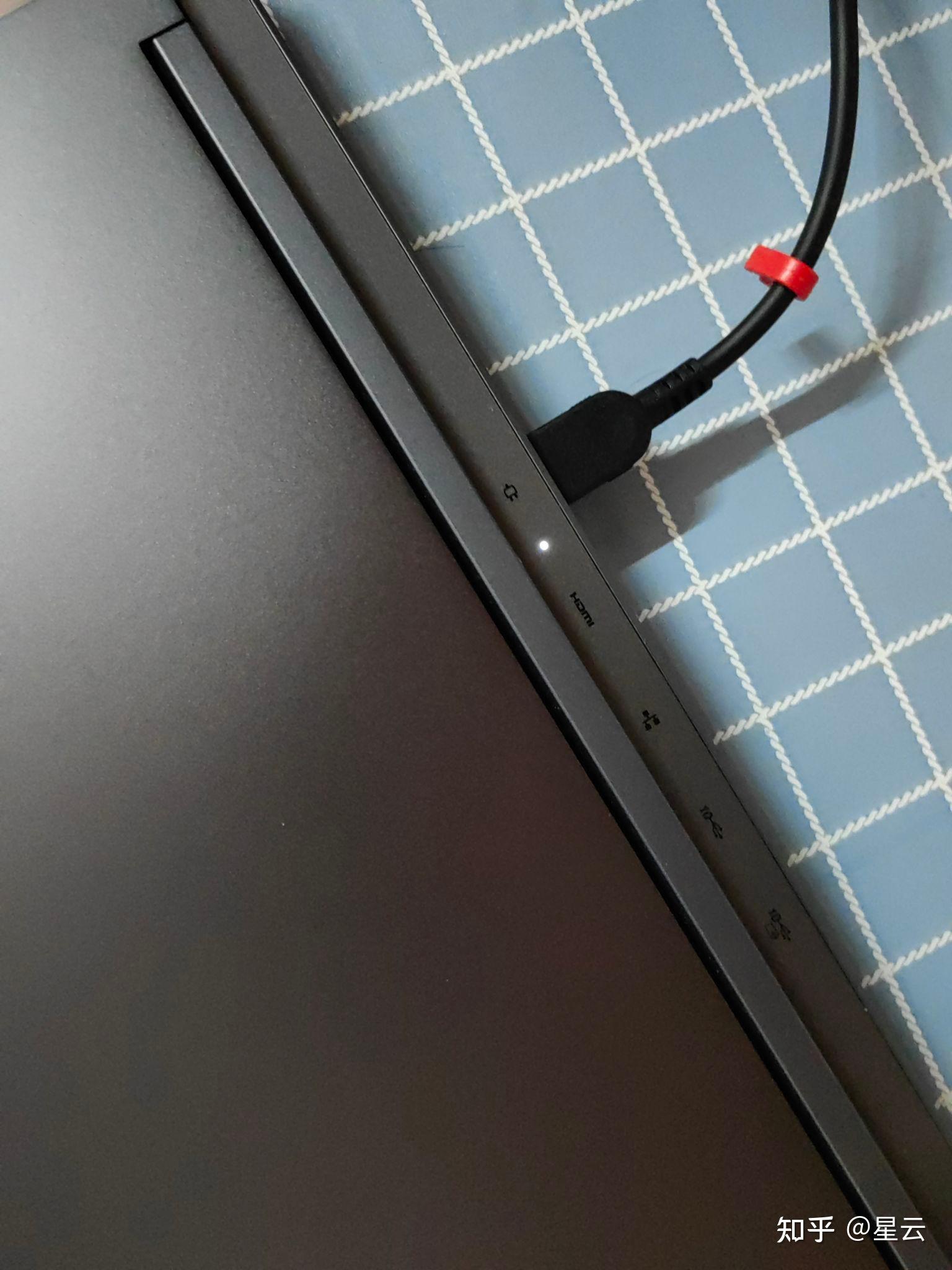 联想拯救者充电接口的提示灯以前是绿色的,现在变成了白色是为什么?