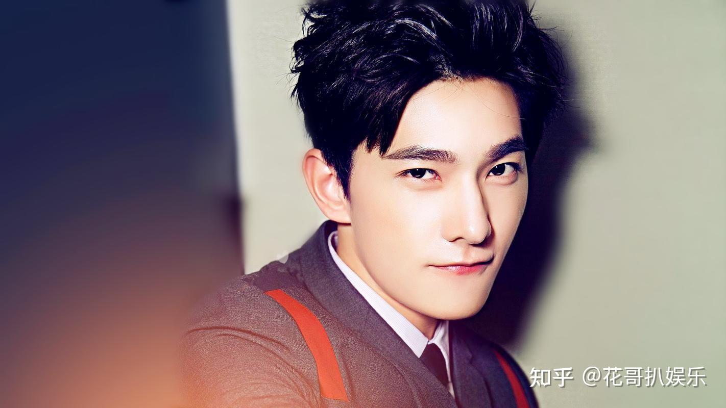 angelababy杨颖就是在c位的,而之前被很多人宠着的杨洋却在c位的旁边