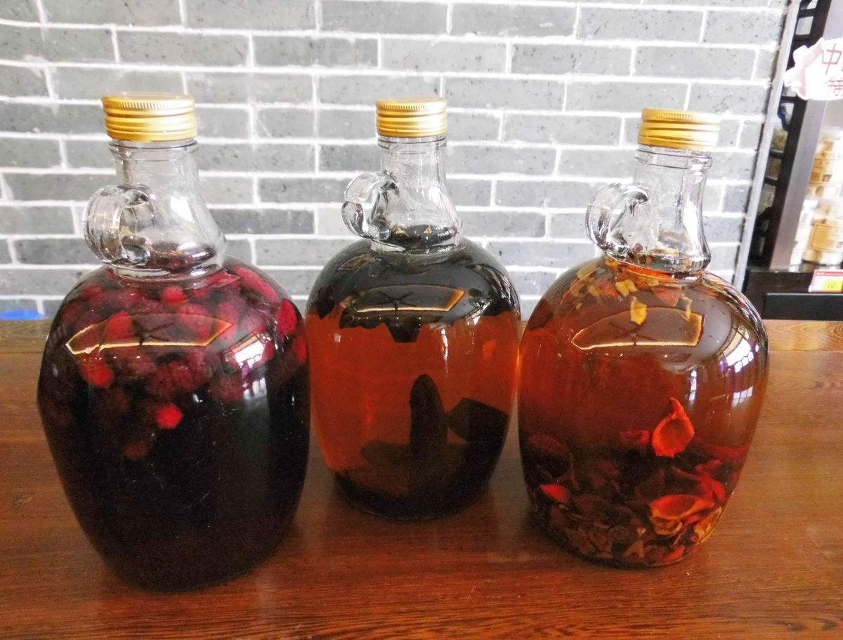 蛇酒变蛇尸酒!8条毒蛇泡酒22年,喝了一杯后中毒