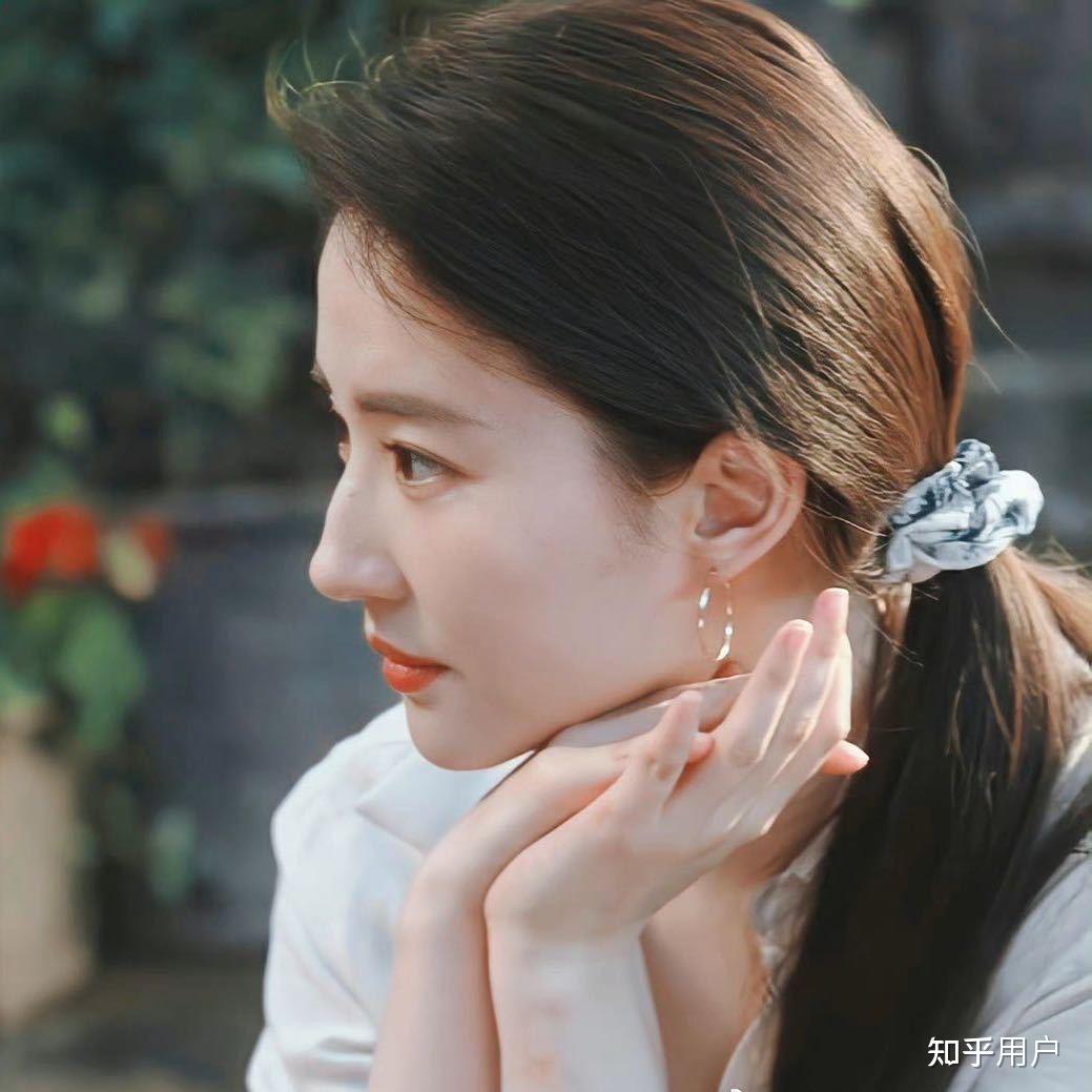 刘亦菲捧花头像为什么突然火了? - 知乎