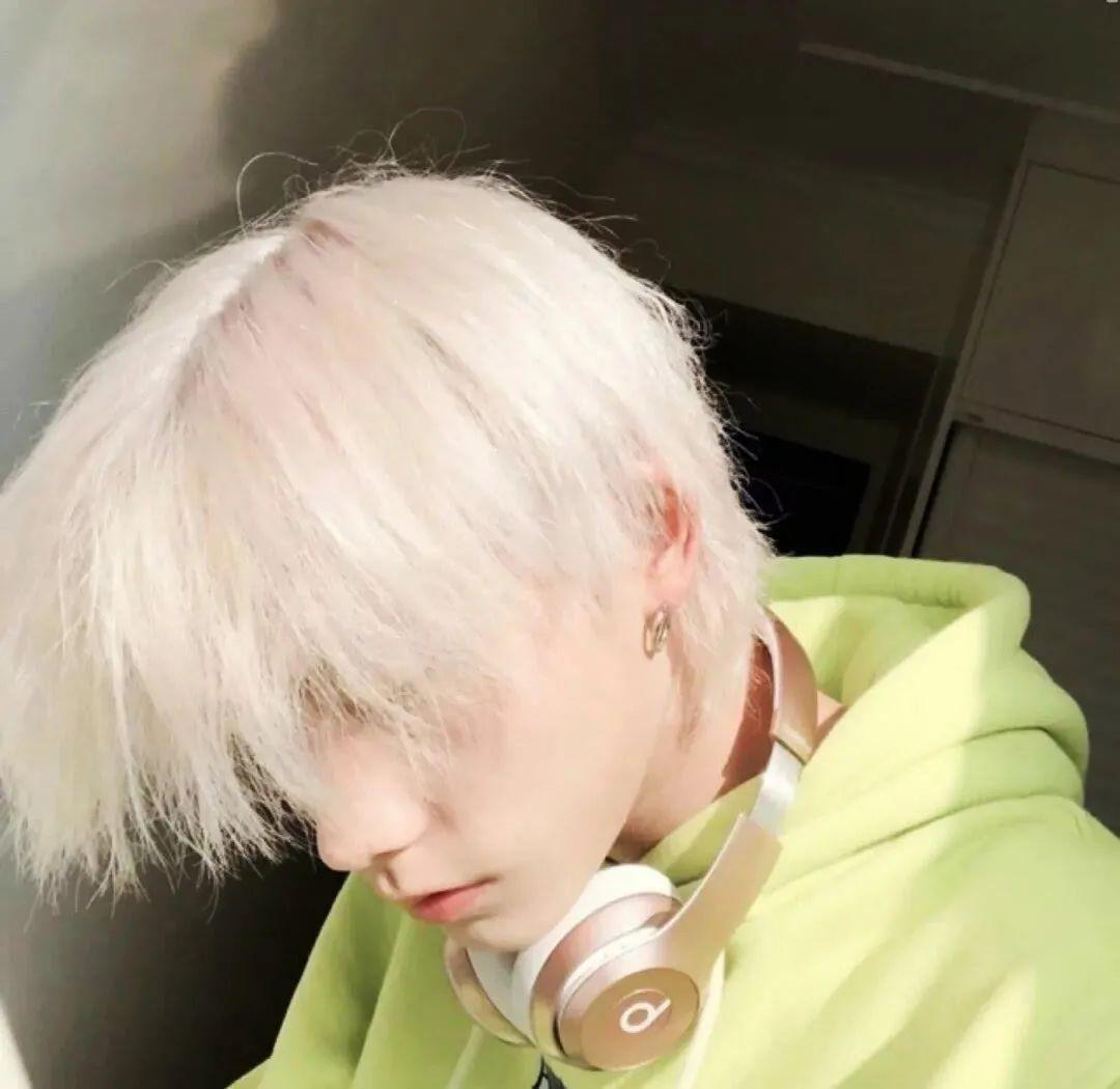 男生头像‖一个人独自上头,那叫掉进情绪的臭水沟 - 知乎