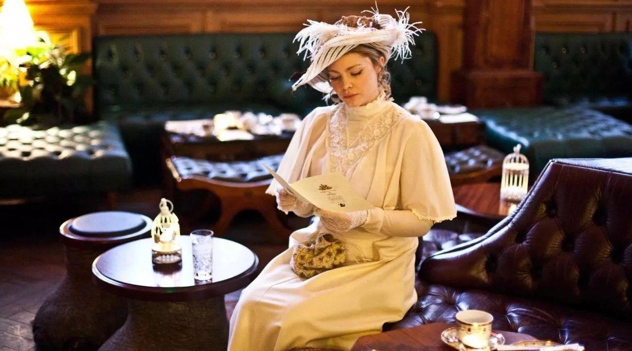 英国人爱喝红茶极喜喝下午茶喝茶是重要的社交方式