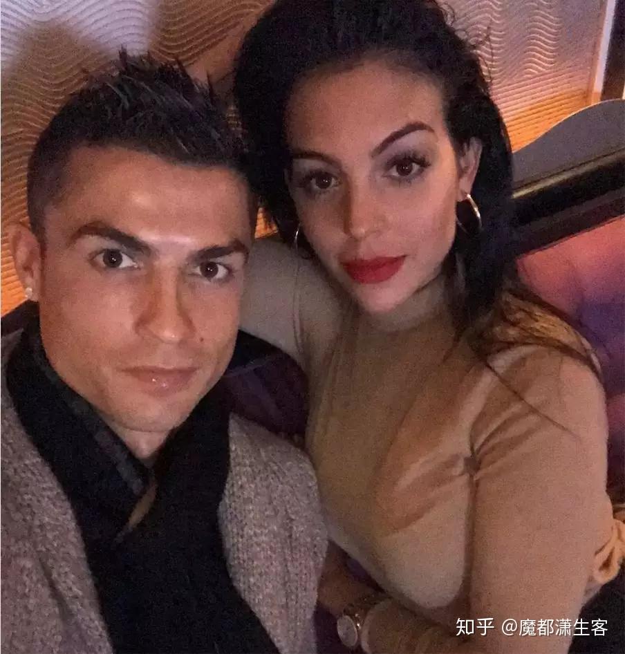 C罗求婚成功，新娘长得那么像卡卡 - 知乎