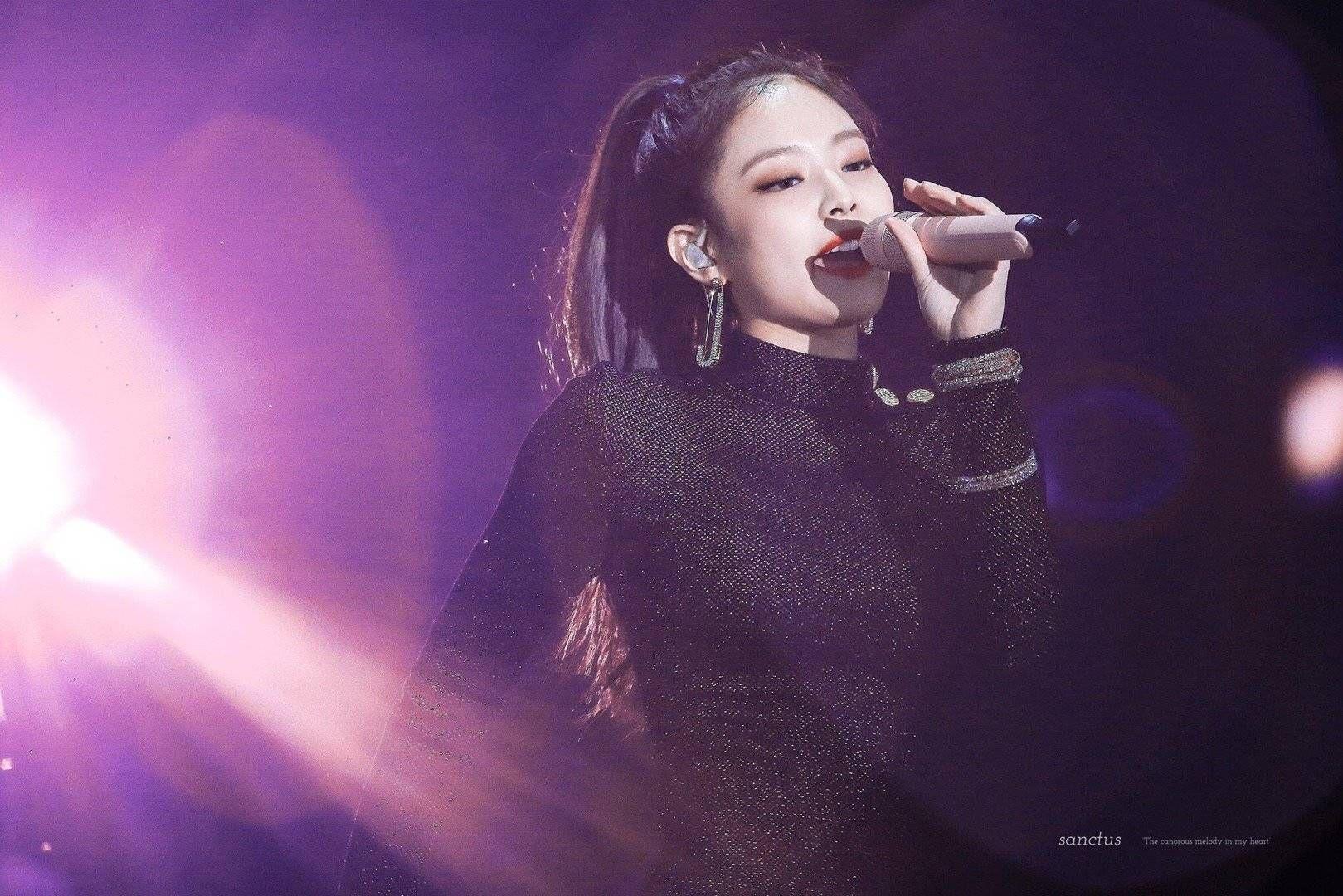 大家有可以用作电脑壁纸的jennie的美图吗