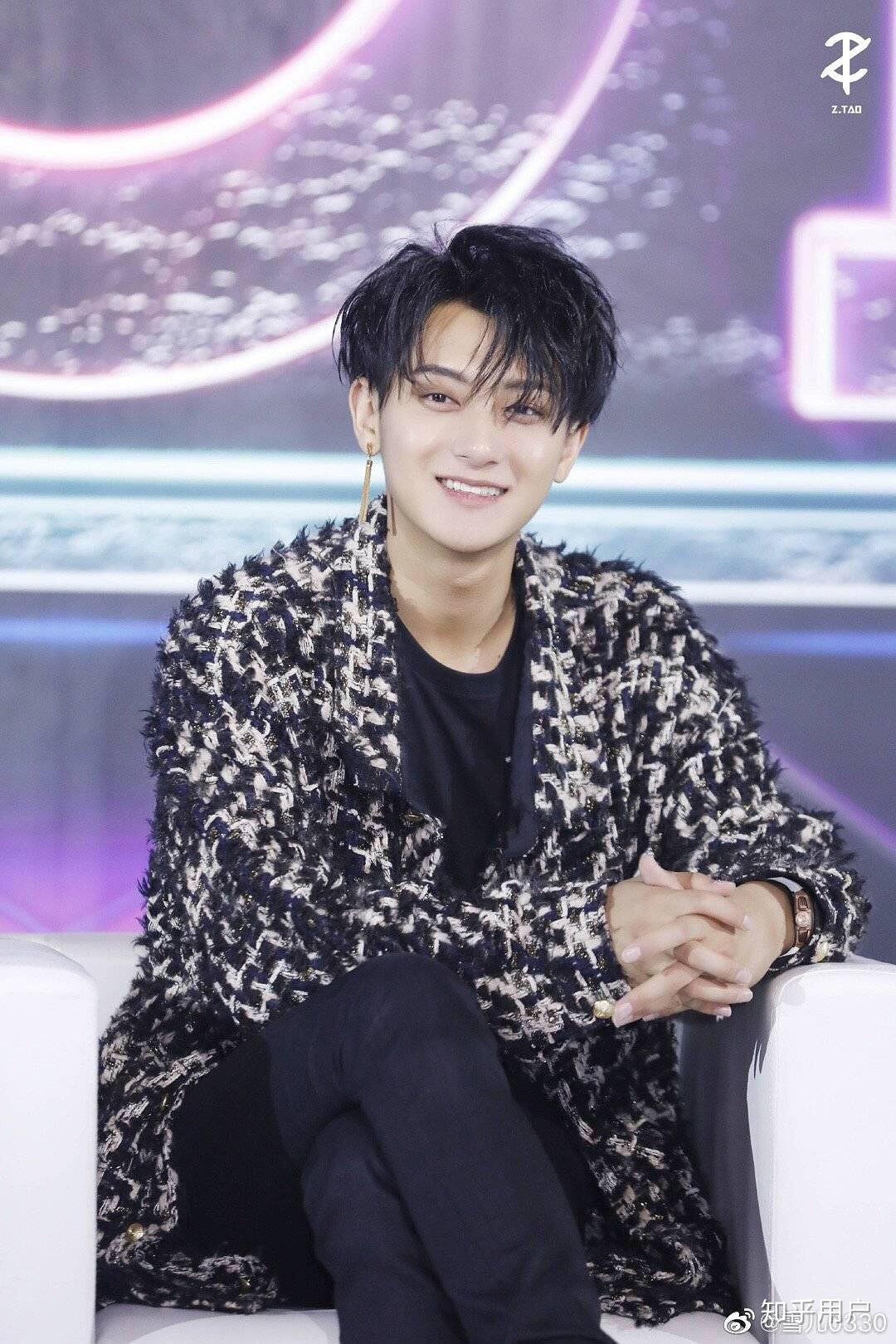 打扰一下哪个大佬有黄子韬笑起来的照片跪求