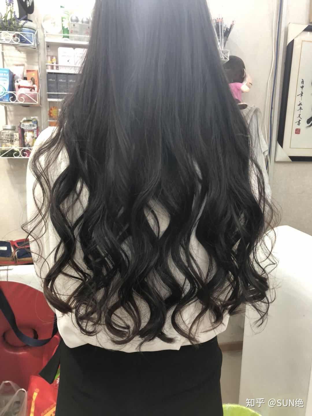 适合长发及腰的卷发的发型