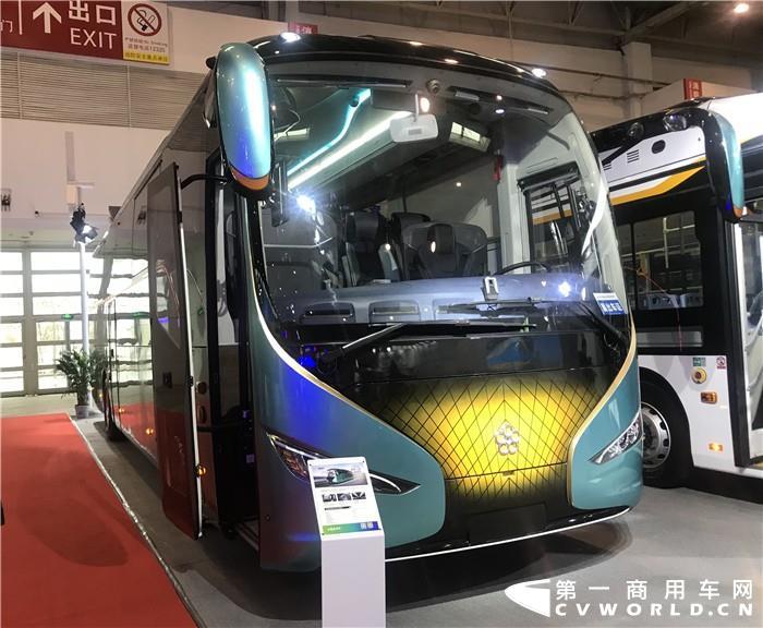 銀隆新能源此次共帶來3款純電動客車,分別為銀隆gtq6129bevh30,銀隆