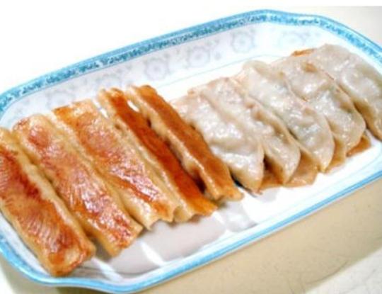 老北京锅贴儿出锅焦香脆孩子抢着吃老北京的味道香脆酥嫩
