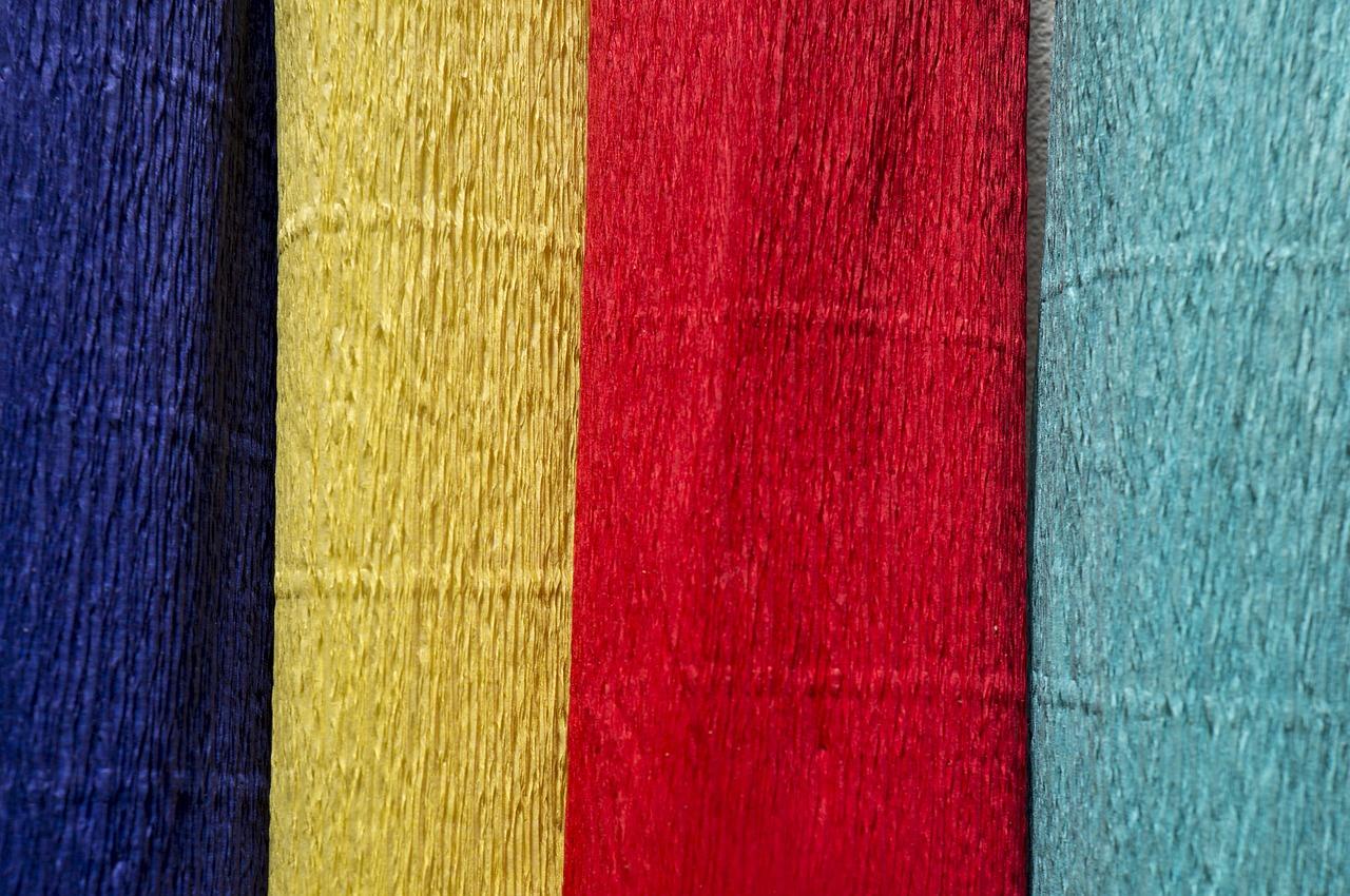 黄壁纸配什么颜色好看