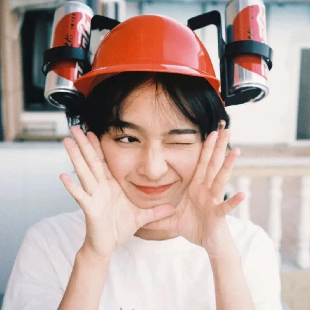 有哪些色调明亮面带笑容的女孩子头像