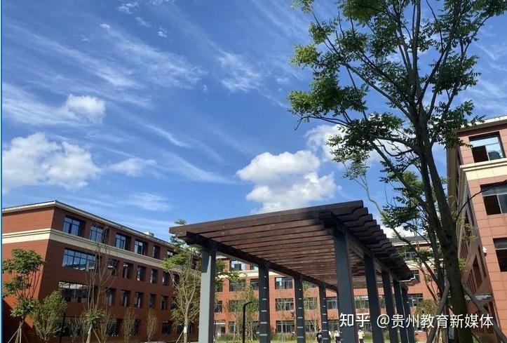 贵州省贵阳市宝山北路和贵安新区大学城花燕路学校简介:贵州师大附中