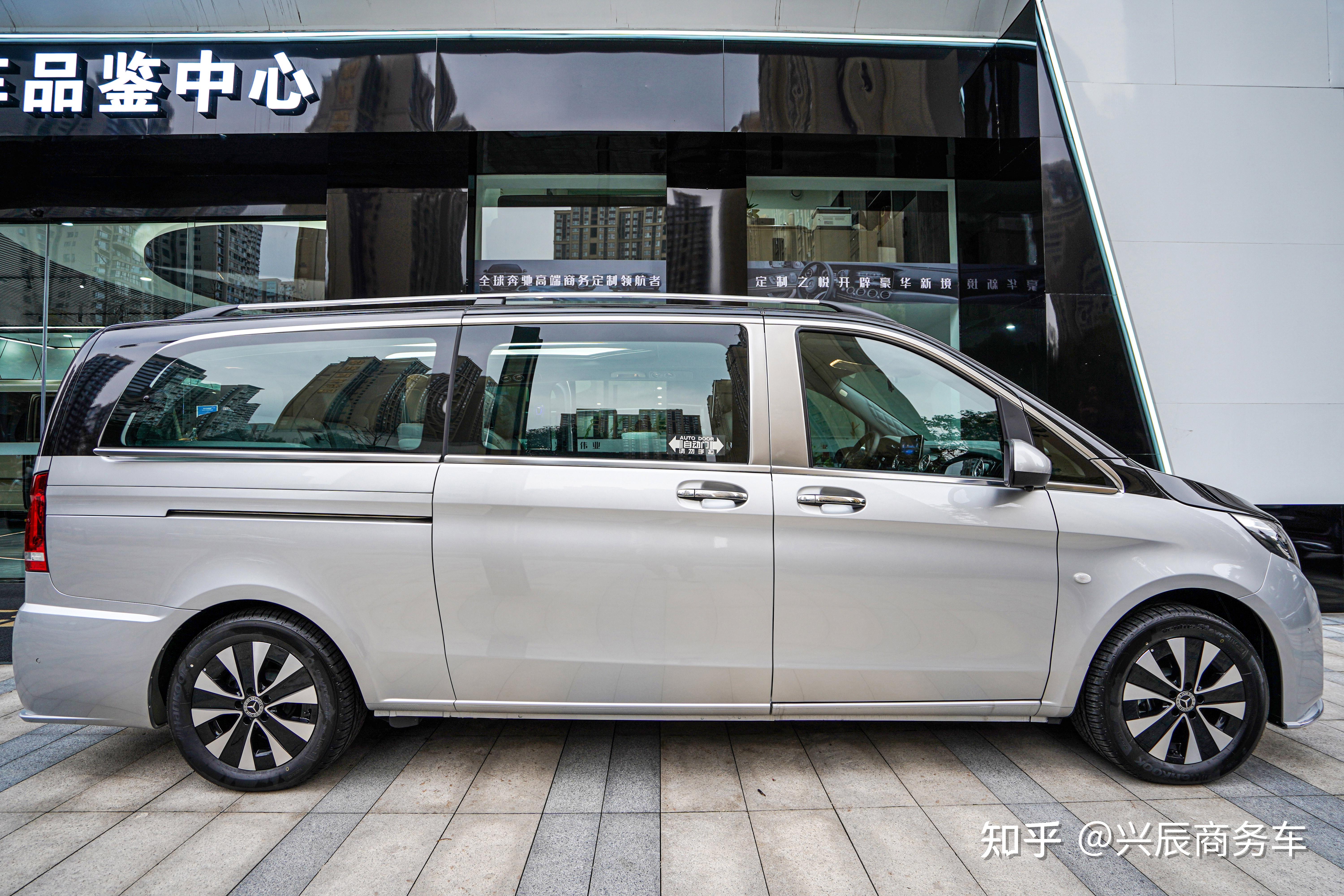 奔驰双拼典藏版威霆豪华商务车,没把别克gl8放在眼里