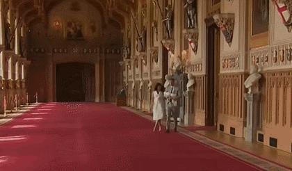 哈里 梅根携子首次亮相 姿势打破王室传统 起名 美式 备孕生子花几百万 知乎