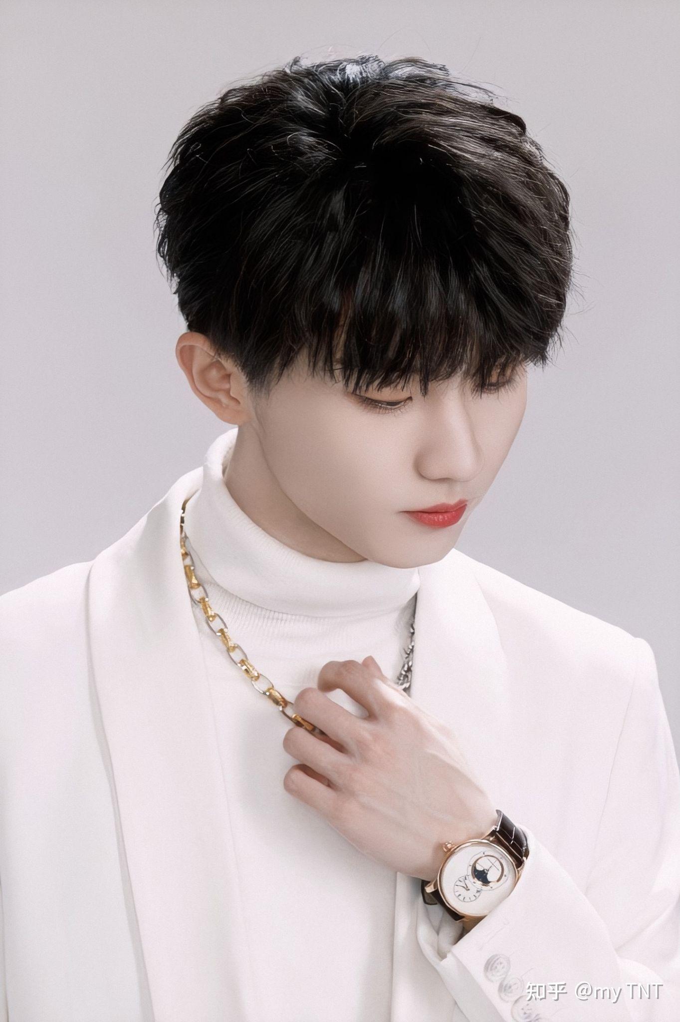 求一些关于马嘉祺的神颜图,谢谢了?