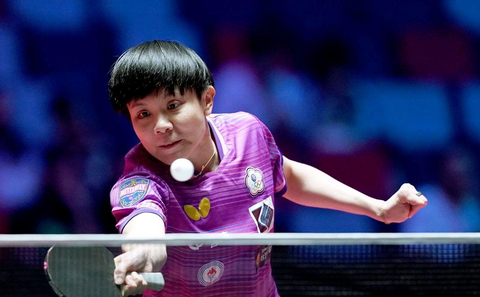 张本美和击败王艺迪后,王曼昱独守半区,郑怡静和马龙获胜