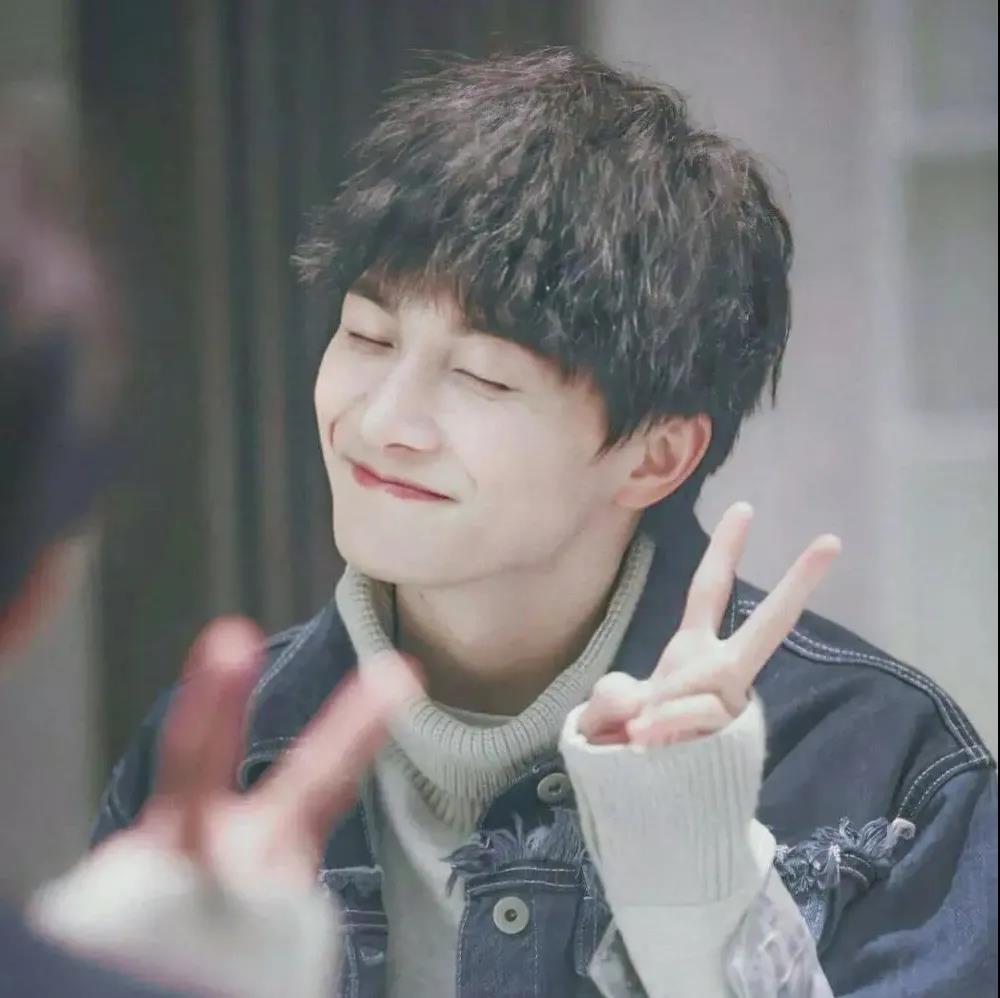 手机里有什么周深超级好看的壁纸头像分享