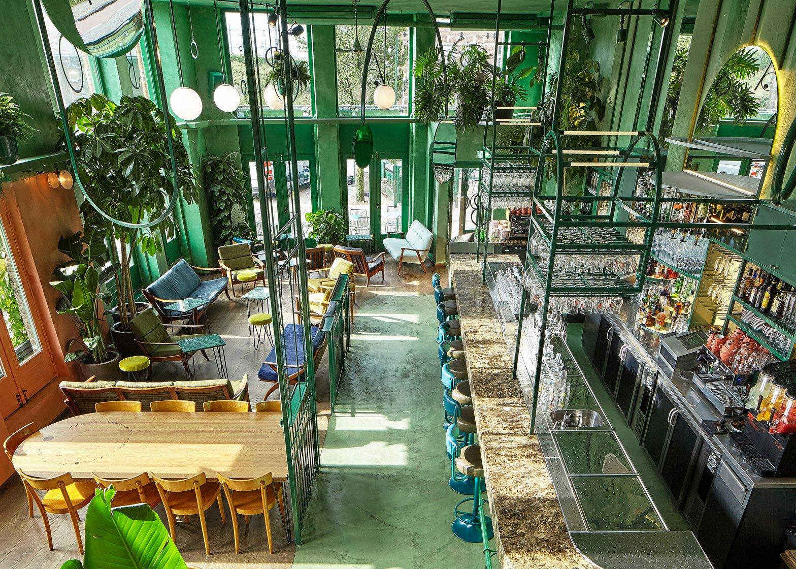 你见过装满植物绿光森林酒吧设计吗