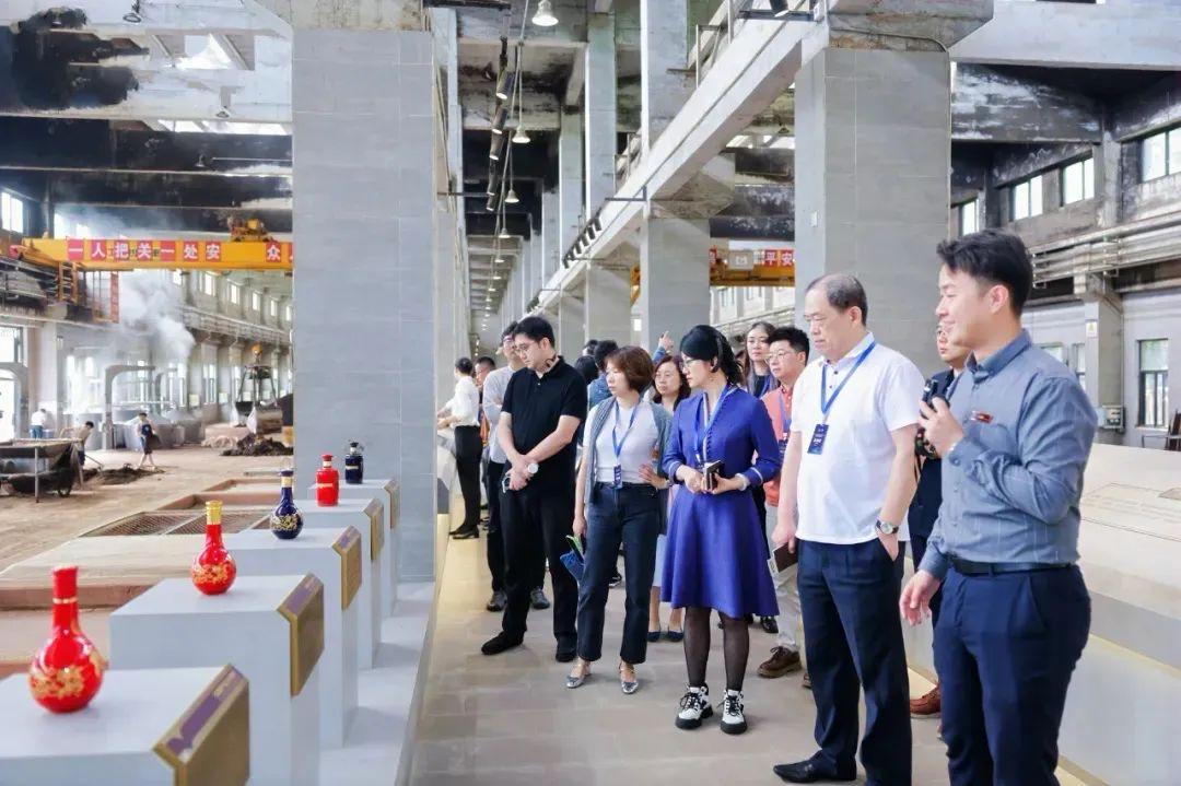 互学互鉴,同行同赢!中央广播电视总台"品牌强国工程"成员单位走进郎酒