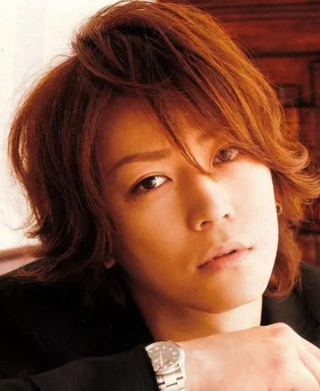 杰尼斯99喜多川和他的男色帝国身后一片桃花红