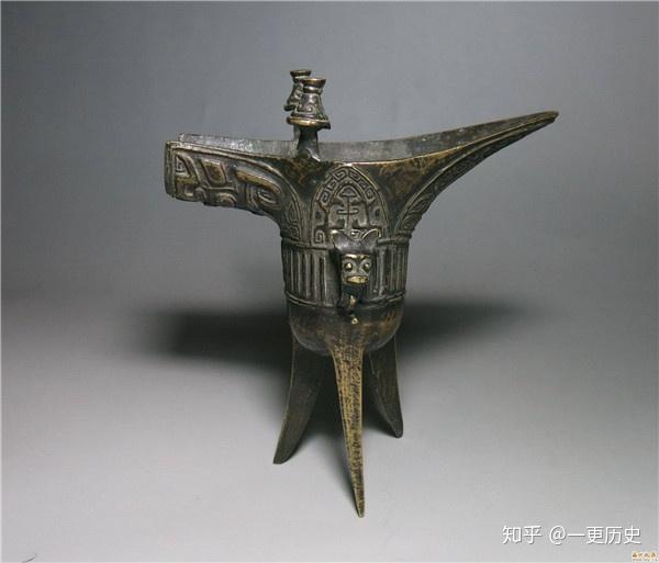 中国古美術品.旧蔵珍品·古青銅器【勾連雷文双流爵】三脚儀式器／古代風礼器／酒器 中国古美術品.旧蔵珍品·古青銅器【勾連雷文双流爵】三脚儀式