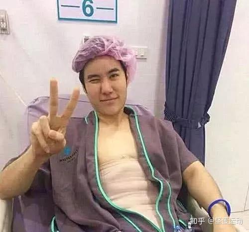 最近网上疯传的腹肌速成法,咱也不敢试,咱也不