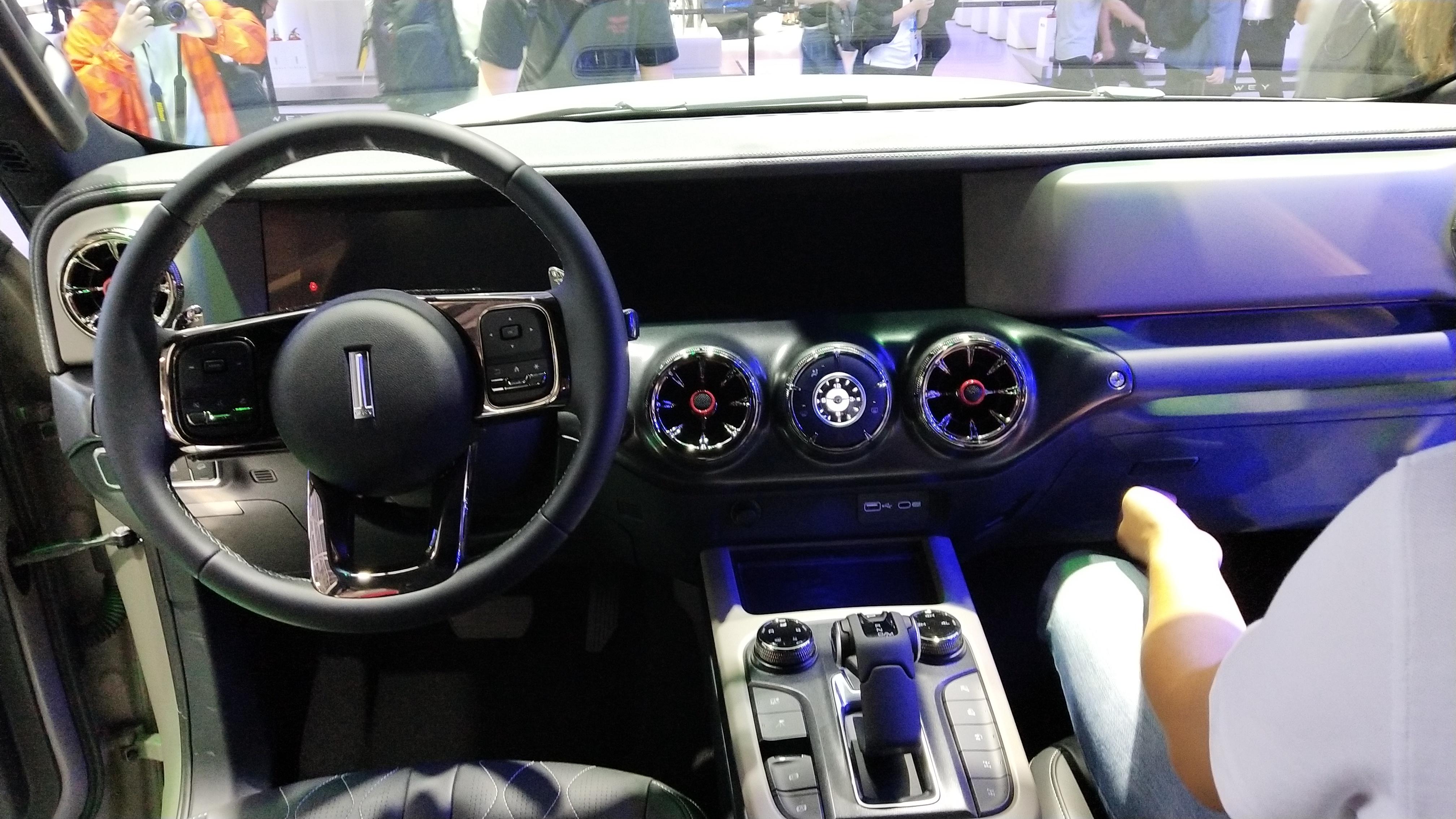 wey坦克300越野版部分配置曝光,标配坦克调头,蠕行模式