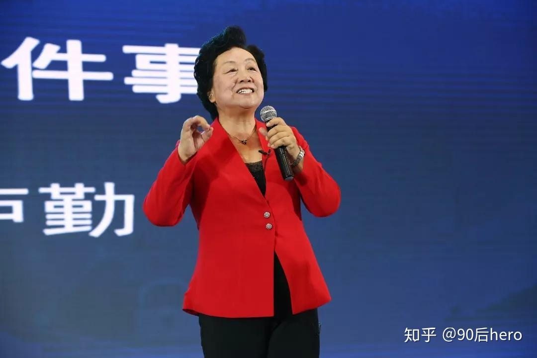 卢勤老师有一次分享了她在火车上的一个小故事:(以下以第一人称复述)