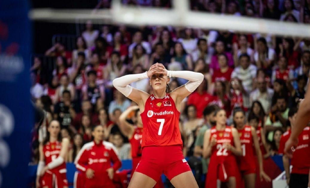 世界排名第一的土耳其女排吞下世联赛第二场败绩13不敌意大利女排