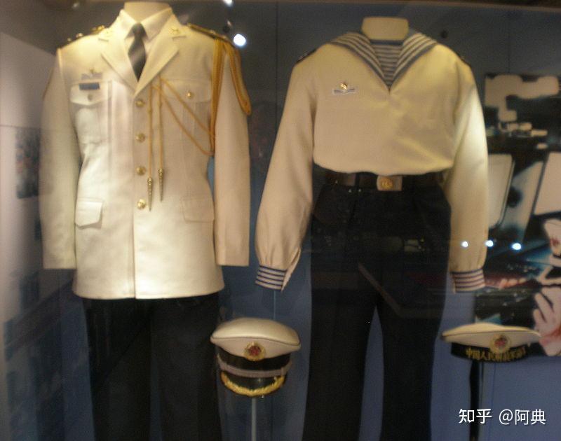 為什麼海軍軍服是白的空軍軍服是藍色的