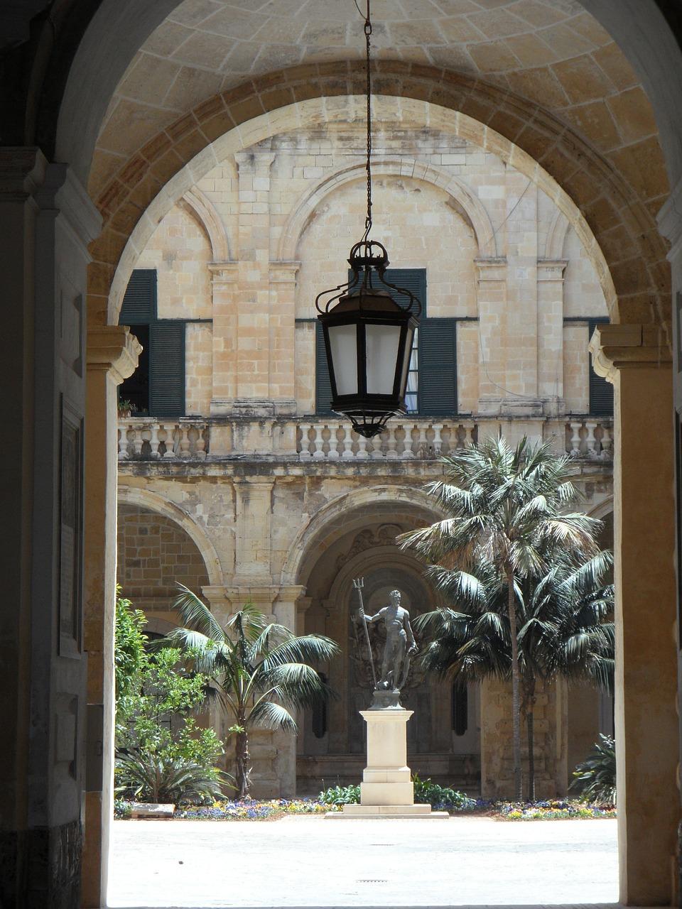 5. 周边环境优美