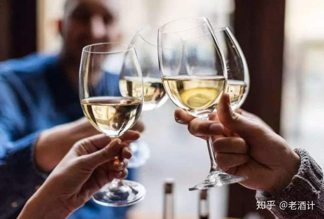 醉酒后的6种表现,可以看出这个人的性格,超准哦 - 知乎