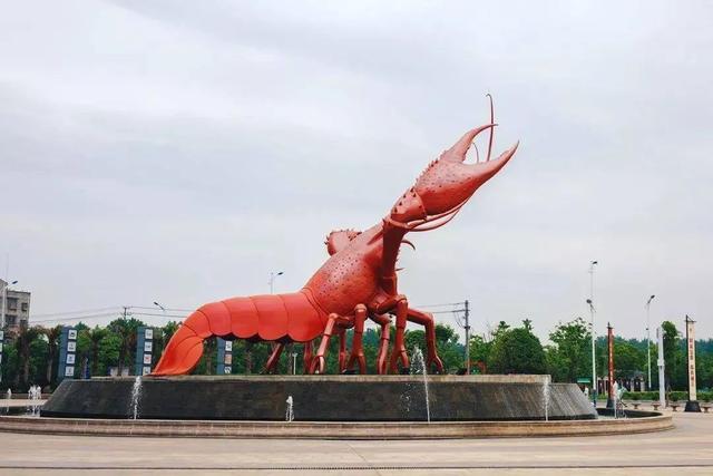 湖北潜江的小龙虾雕塑