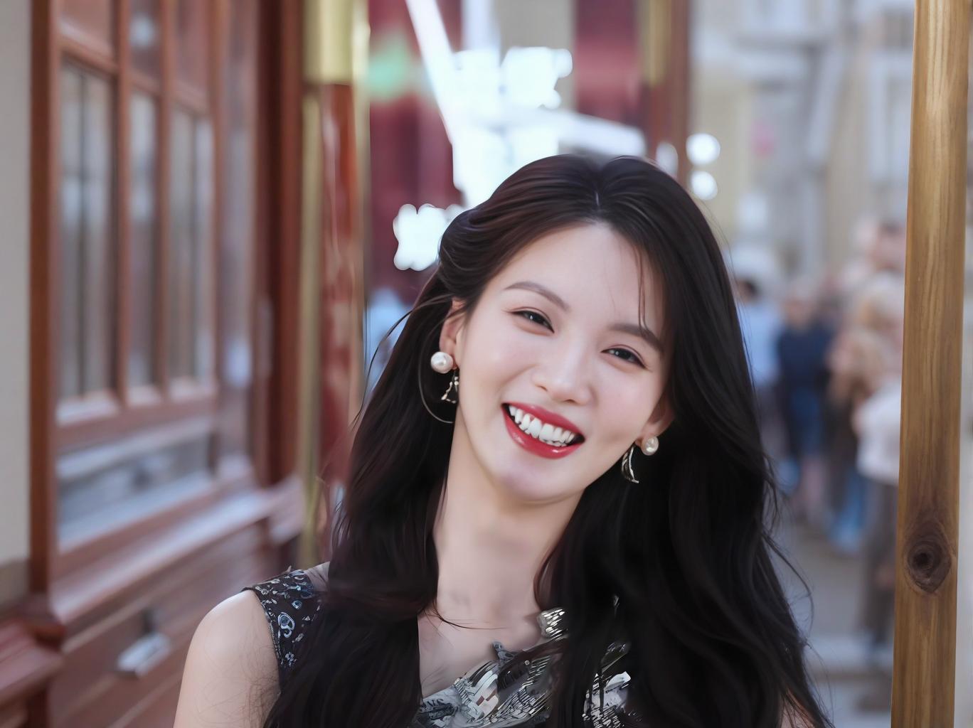 金晨长相气质出众甜美笑容极具感染力