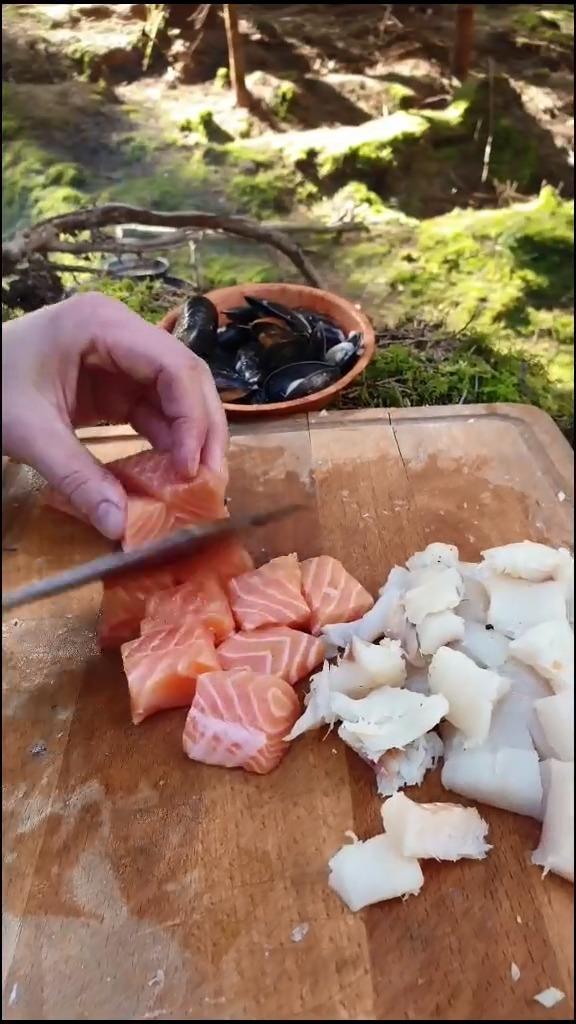丛林生存法则之制作最美味的炭烤土豆