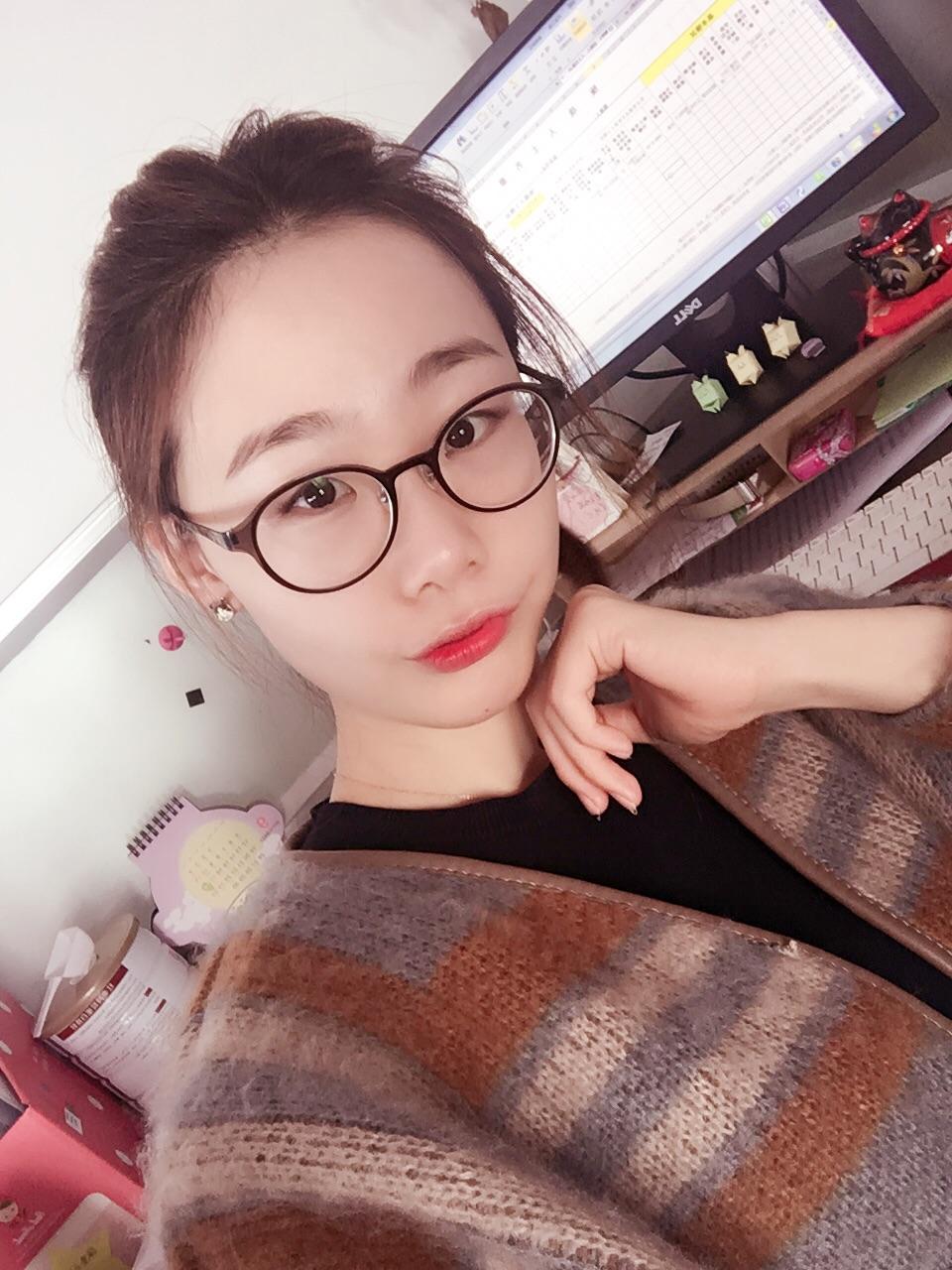 戴眼镜的女孩怎样自拍好看