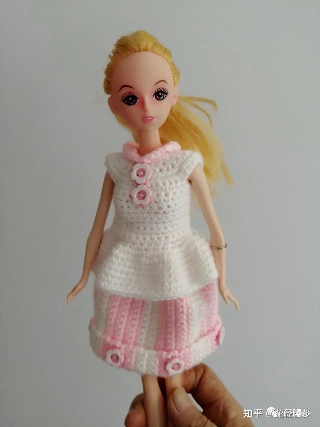 给娃娃织件衣服穿