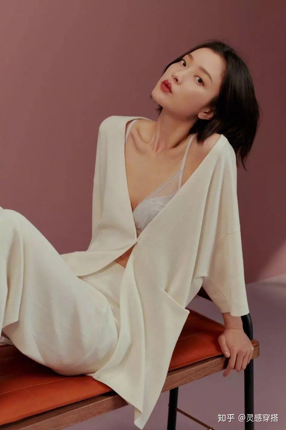 平胸即时髦这3款衣服只有平胸穿才显高级