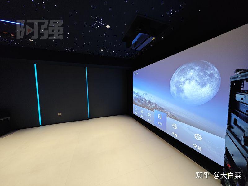 打算在客厅放一个100寸的大屏幕激光电视和投影仪哪个更合适