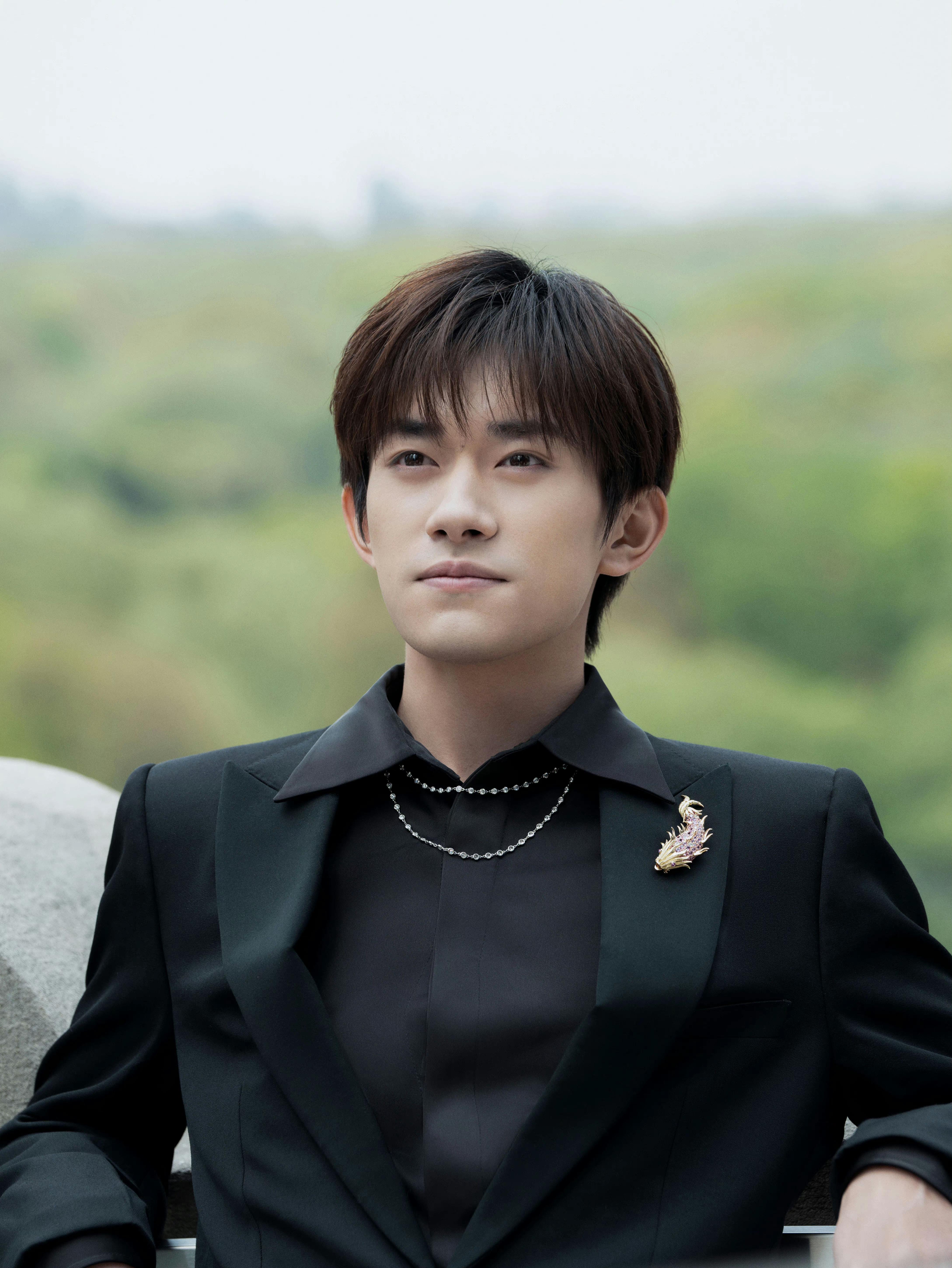 求易烊千玺高清怼脸图!希望没有水印,太感谢啦! - 知乎